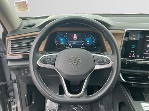 Used 2024 Volkswagen Atlas SE image 12