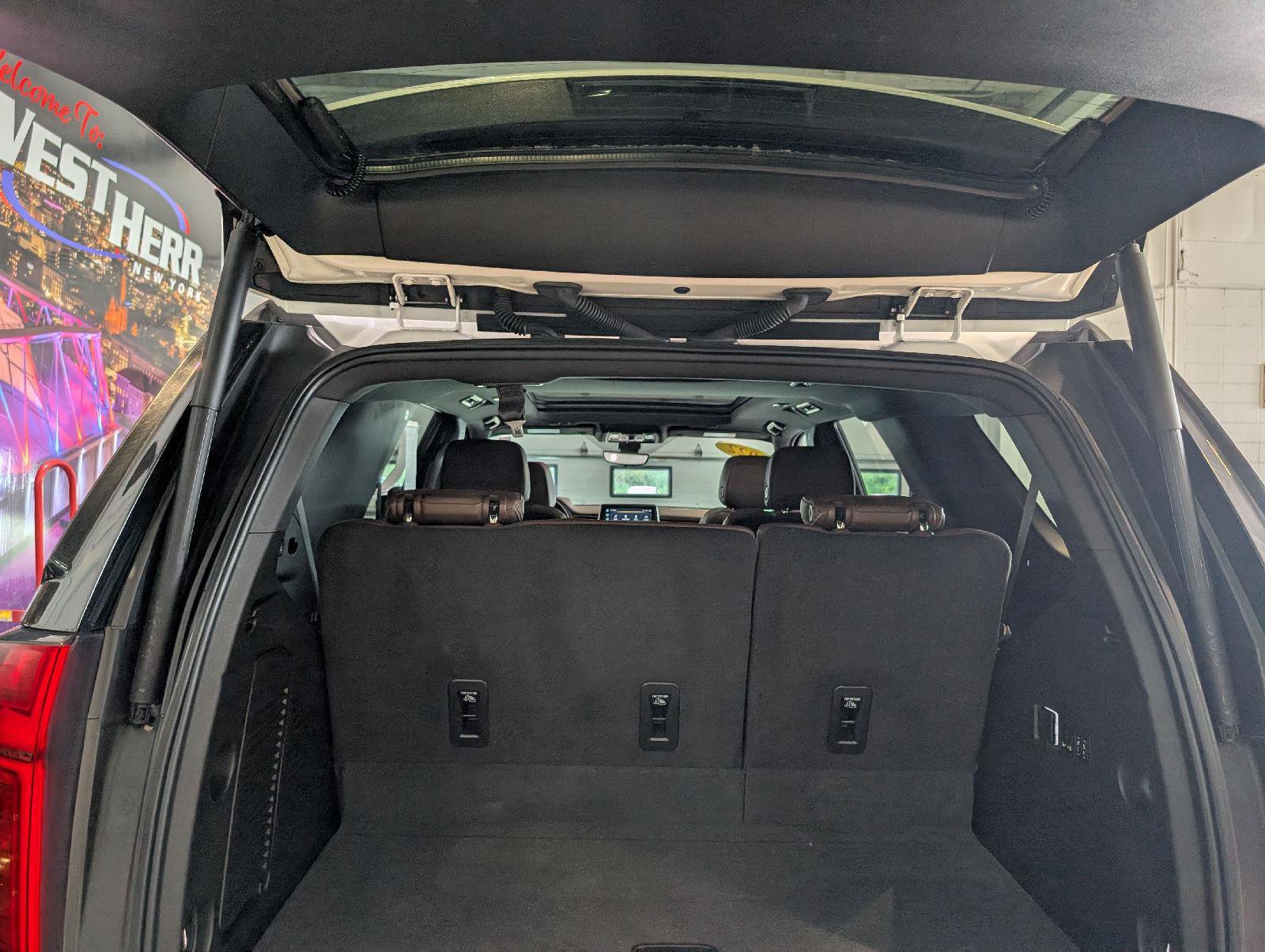 Used 2022 Chevrolet Tahoe High Country AWD/4WD image 9