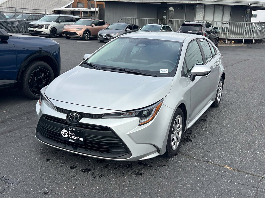 Used 2025 Toyota Corolla LE FWD image 3