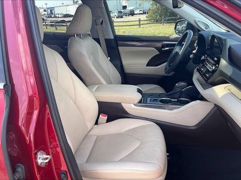 Used 2020 Toyota Highlander Limited FWD image 7