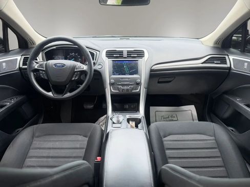 Used 2020 Ford Fusion SE FWD image 10