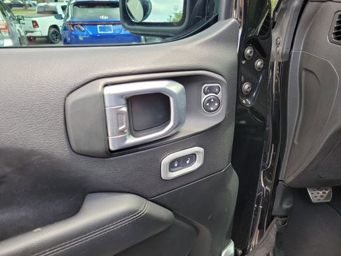 Used 2020 Jeep Wrangler Unlimited Sahara AWD/4WD image 16