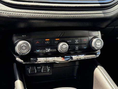 Used 2022 Dodge Durango SXT AWD/4WD image 30