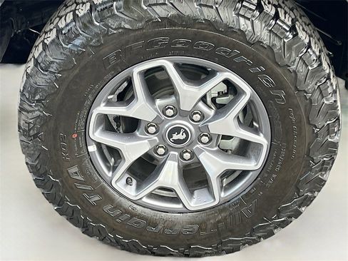 Used 2025 Ford Bronco Badlands image 30