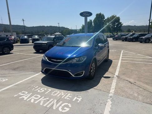Used 2020 Chrysler Pacifica Limited FWD image 6