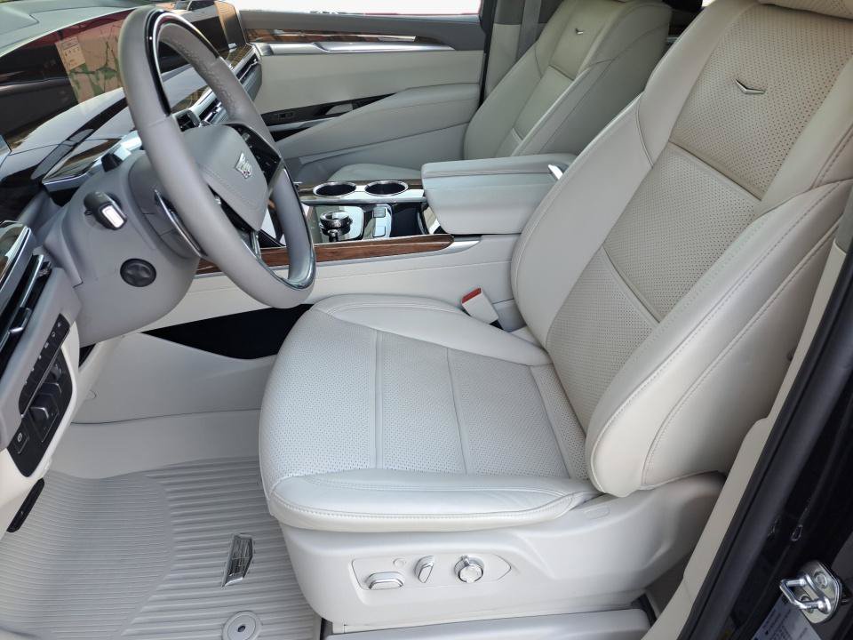 Certified 2025 Cadillac Escalade Sport Platinum w/ LPO, Floor Liner Package AWD/4WD image 9