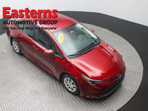 Used 2023 Toyota Corolla LE image 3