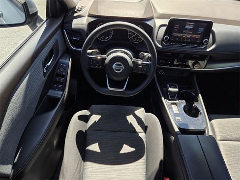 Used 2021 Nissan Rogue SV image 8