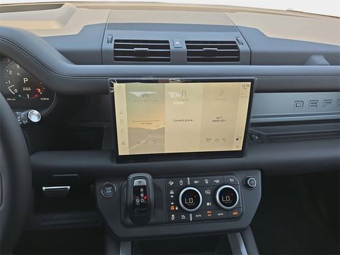 New 2025 Land Rover Defender 110 V8 image 19