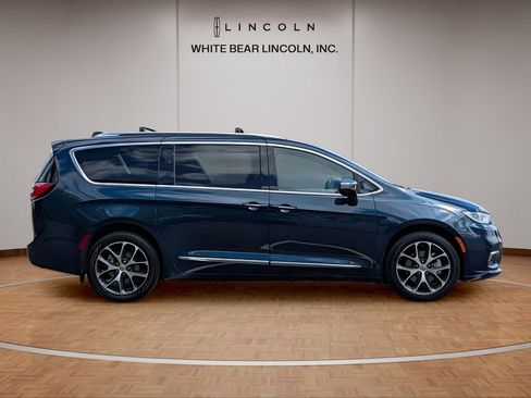Used 2021 Chrysler Pacifica Limited w/ Uconnect Theater Family Group AWD/4WD image 4
