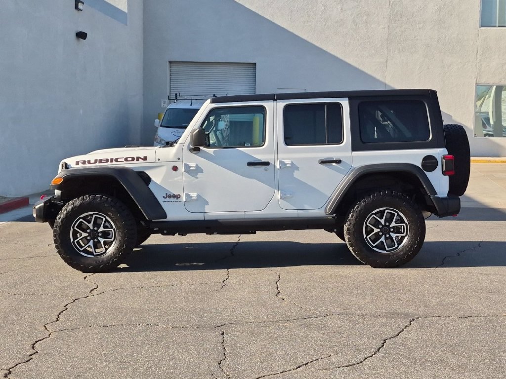 Used 2025 Jeep Wrangler Unlimited Rubicon AWD/4WD image 3