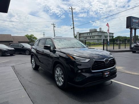 Used 2022 Toyota Highlander Limited AWD/4WD image 8