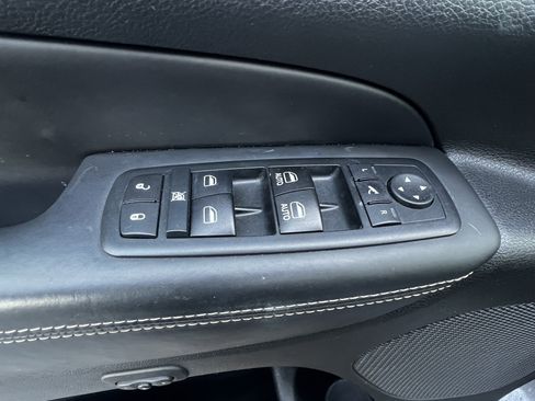 Used 2017 Jeep Grand Cherokee Overland image 14