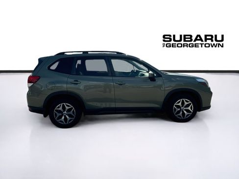 Used 2021 Subaru Forester Premium AWD/4WD image 8