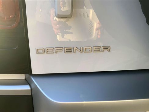 Used 2023 Land Rover Defender 130 S image 9
