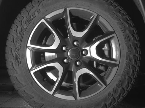 Used 2025 Jeep Compass Trailhawk image 13