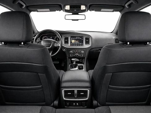 Used 2019 Dodge Charger SXT image 11