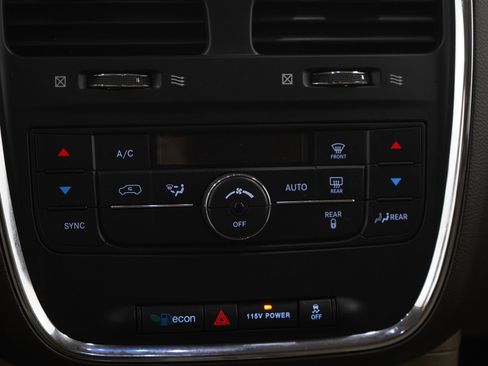 Used 2014 Chrysler Town & Country Touring FWD image 21