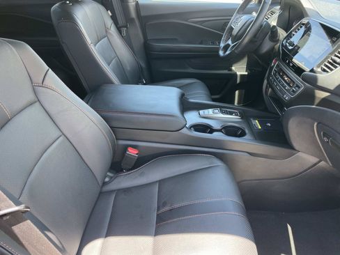 Certified 2025 Honda Passport TrailSport image 24