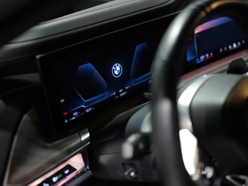 Used 2023 BMW 760i xDrive AWD/4WD image 12