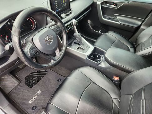 Used 2025 Toyota RAV4 XLE w/ Convenience Package FWD image 2