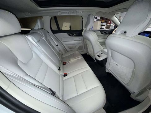 Used 2023 Volvo V60 B5 Cross Country Plus w/ Climate Package image 16