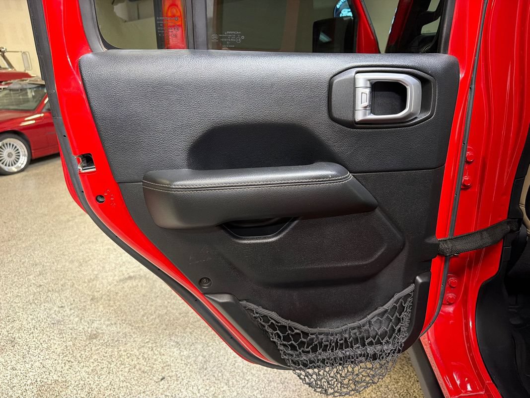 Used 2018 Jeep Wrangler Unlimited Rubicon AWD/4WD image 35