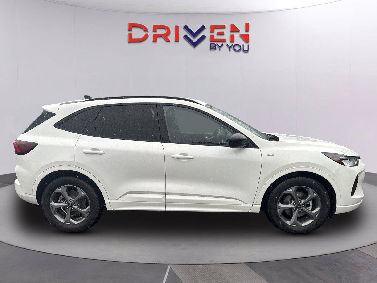 Used 2023 Ford Escape ST-Line w/ Tech Pack #1 FWD image 2