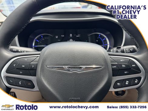 Used 2023 Chrysler Pacifica Touring-L FWD image 31