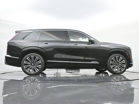 New 2026 Cadillac Vistiq Premium Luxury w/ LPO, Floor Liner Package image 20