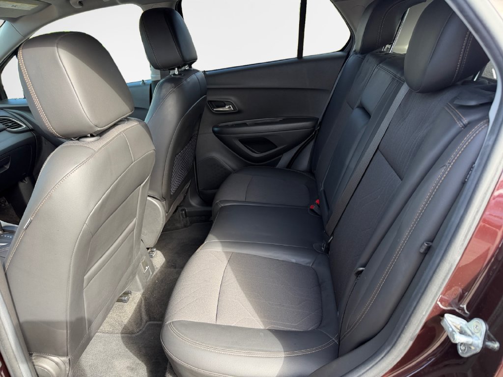 Used 2020 Chevrolet Trax LT w/ LT Convenience Package AWD/4WD image 24
