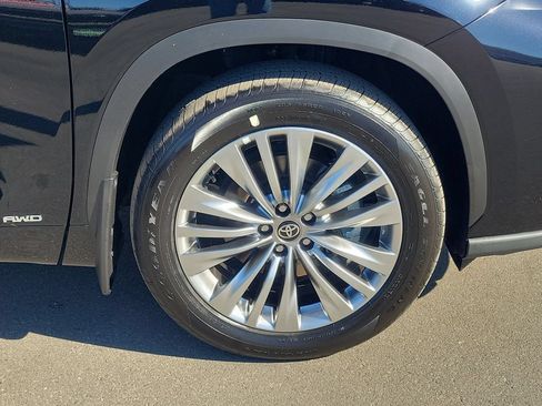 New 2026 Toyota Highlander Platinum AWD/4WD image 5