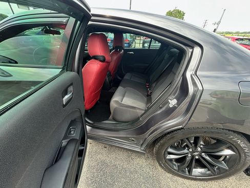 Used 2018 Dodge Charger SXT w/ Blacktop Package RWD image 5