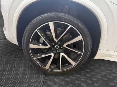 Used 2020 Volvo XC90 T8 Momentum image 14