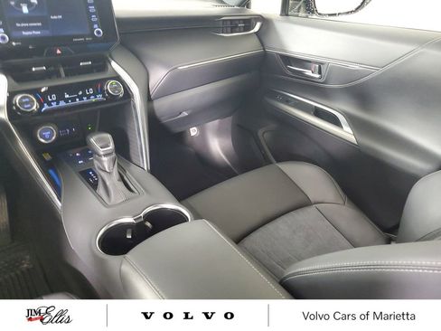 Used 2021 Toyota Venza XLE image 19