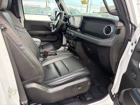 Used 2024 Jeep Wrangler High Altitude AWD/4WD image 17