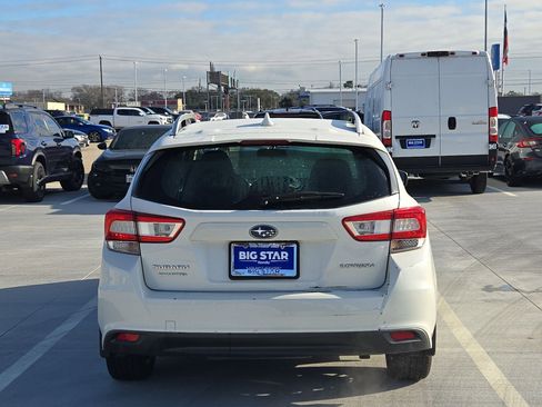 Used 2018 Subaru Impreza 2.0i Premium image 5