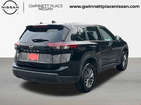Used 2024 Nissan Rogue S image 5