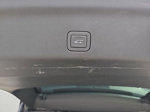 Used 2025 GMC Yukon Denali w/ Denali Reserve Package image 6