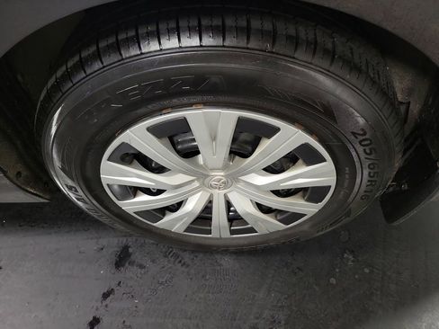 Used 2022 Toyota Camry LE FWD image 10