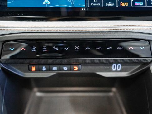 New 2026 Jeep Cherokee Overland image 24