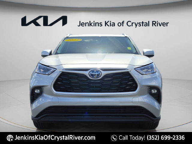 Used 2023 Toyota Highlander XLE AWD/4WD image 17