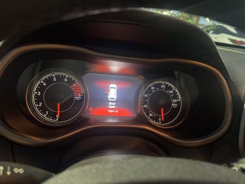 Used 2016 Jeep Cherokee Limited image 6