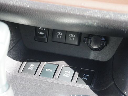 Used 2018 Toyota Highlander XLE image 38