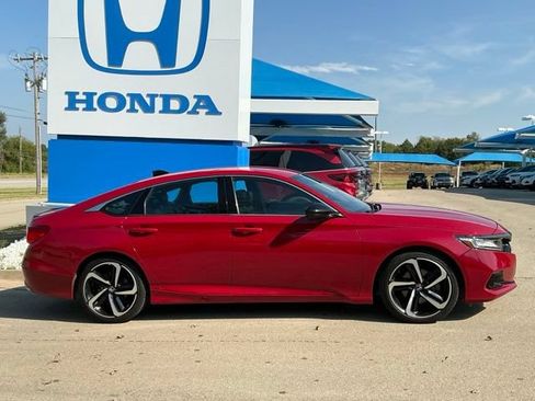 Used 2022 Honda Accord Sport image 2