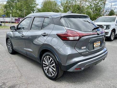Used 2021 Nissan Kicks SV FWD image 2