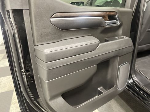 Used 2025 GMC Sierra 1500 SLT image 15