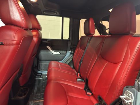 Used 2013 Jeep Wrangler Unlimited Rubicon AWD/4WD image 26
