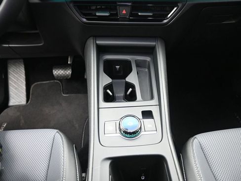 Certified 2025 Volkswagen Tiguan SE image 13