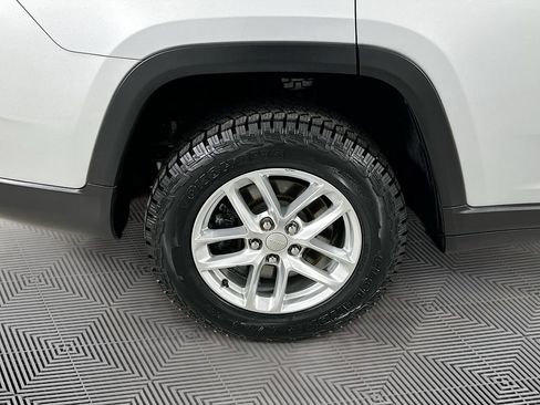 Used 2023 Jeep Grand Cherokee L Laredo w/ Luxury Tech Group I AWD/4WD image 16